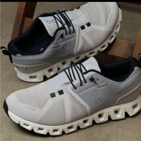 On Clouds Shoes - on Clouds 5 Waterproof Running Shoes Women's US size 8 Glacier White